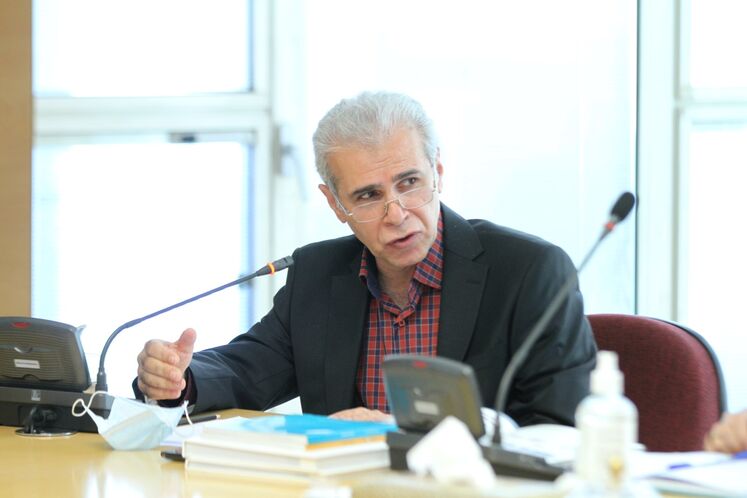 نشست خبری دکتر حسن عباس زاده مدیر برنامه ریزی و توسعه شرکت ملی صنایع پتروشیمی ایران 4