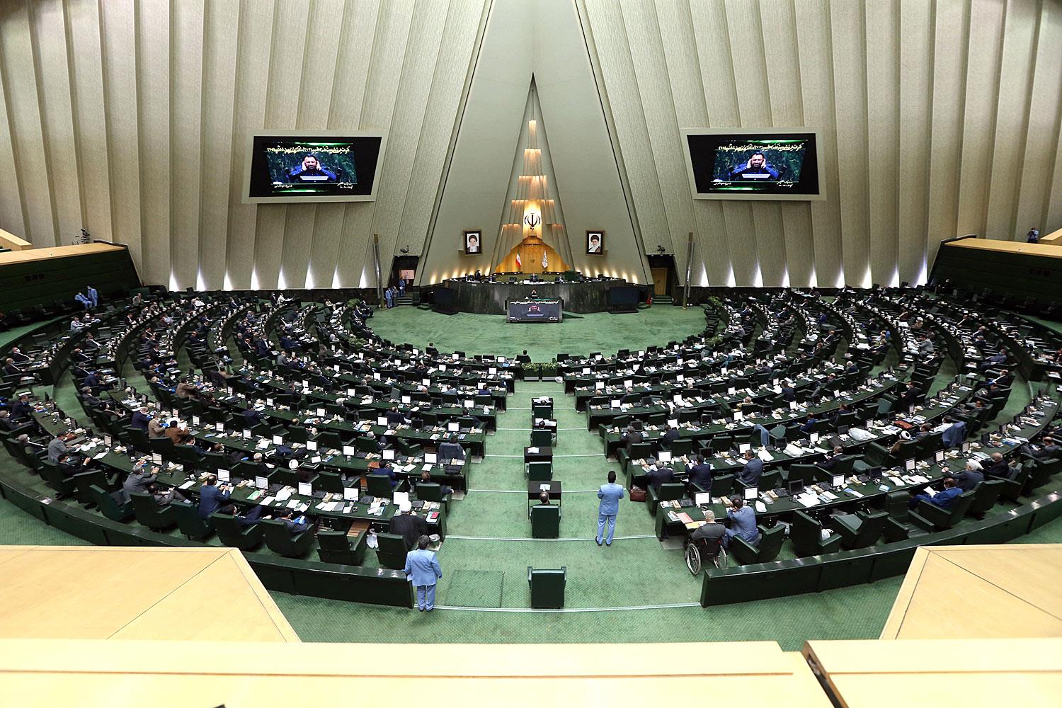 صنعت پتروشیمی از پایه‌های اصلی حمایت از تولید داخلی است