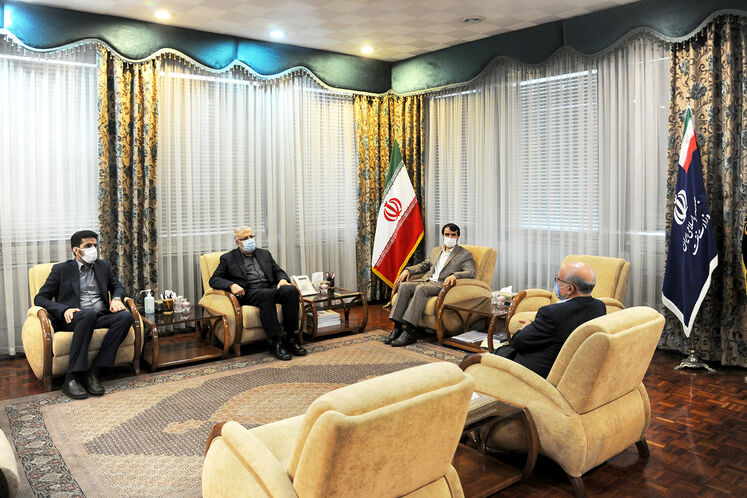 نشست وزیر نفت با مدیران عامل پیشین و جدید شرکت ملی صنایع پتروشیمی