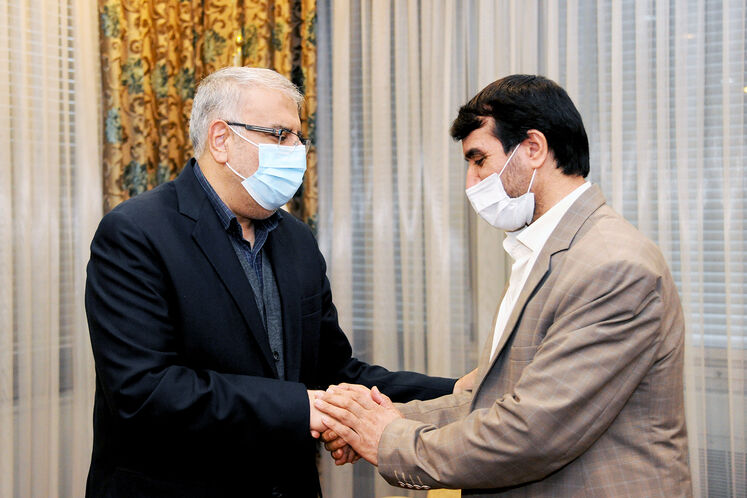 نشست وزیر نفت با مدیران عامل پیشین و جدید شرکت ملی صنایع پتروشیمی