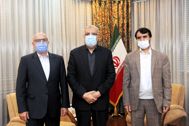 نشست وزیر نفت با مدیران عامل پیشین و جدید شرکت ملی صنایع پتروشیمی