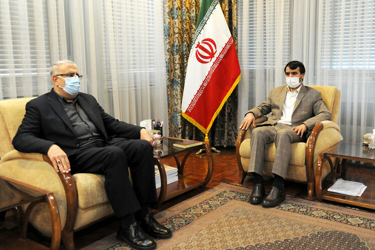 نشست وزیر نفت با مدیران عامل پیشین و جدید شرکت ملی صنایع پتروشیمی