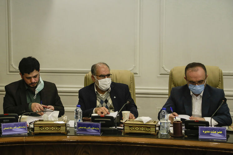 مجمع عمومی عادی شرکت ملی صنایع پتروشیمی چهارشنبه ( ۲۴ آذرماه) با حضور مرتضی شاهمیرزایی، معاون وزیر نفت در امور پتروشیمی برگزار شد. 1