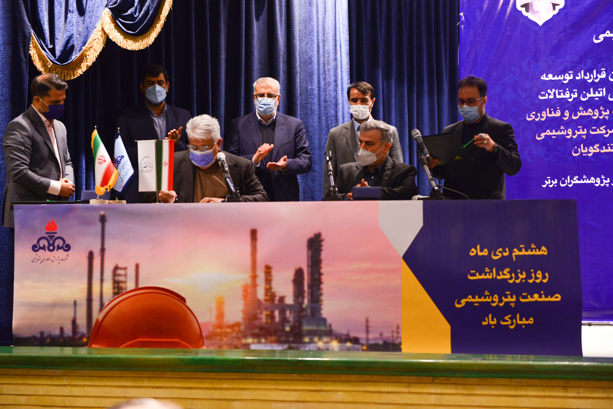 به مناسبت 8 دی روز صنعت پتروشیمی؛ از تازه‌ترین دستاوردهای پژوهشی حوزه پتروشیمی با حضور وزیر نفت رونمایی شد 24