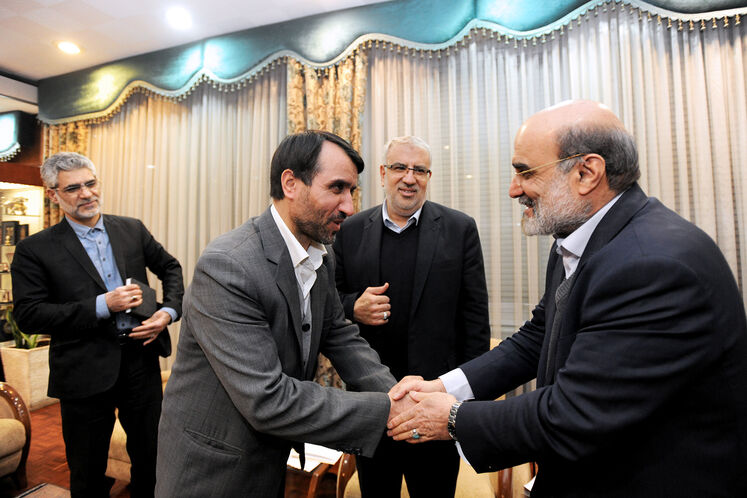 نشست وزیر نفت با مدیرعامل شرکت صنایع پتروشیمی خلیج فارس 6