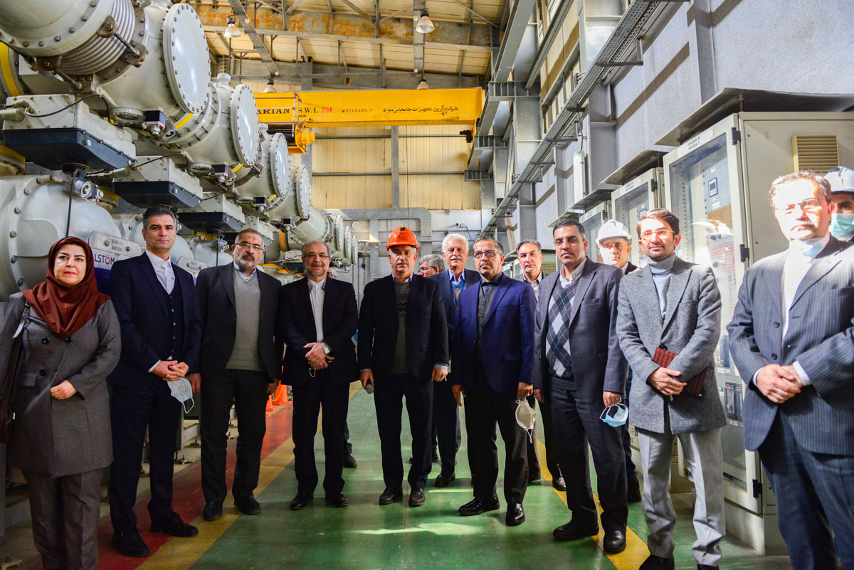 مدیران کل و کارشناسان وزارت امور خارجه  با هدف  آشنایی با دستاوردها  و نیز کمک به رفع موانع صادرات و تسهیل روابط بین المللی صنعت پتروشیمی در سفری (3 و 4 بهمن ماه) از منطقه ویژه اقتصادی پتروشیمی بازدید کردند. 6