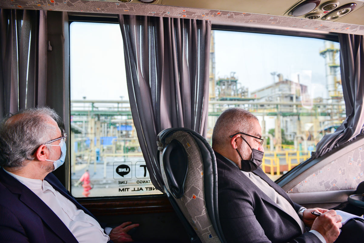 مدیران کل و کارشناسان وزارت امور خارجه  با هدف  آشنایی با دستاوردها  و نیز کمک به رفع موانع صادرات و تسهیل روابط بین المللی صنعت پتروشیمی در سفری (3 و 4 بهمن ماه) از منطقه ویژه اقتصادی پتروشیمی بازدید کردند. 13