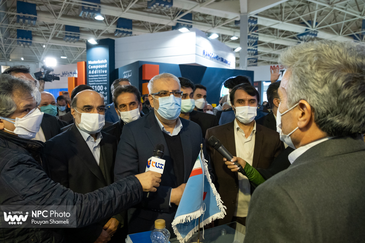 بازدید وزیر نفت از پانزدهمین نمایشگاه بین المللی ایران پلاست (1) 9
