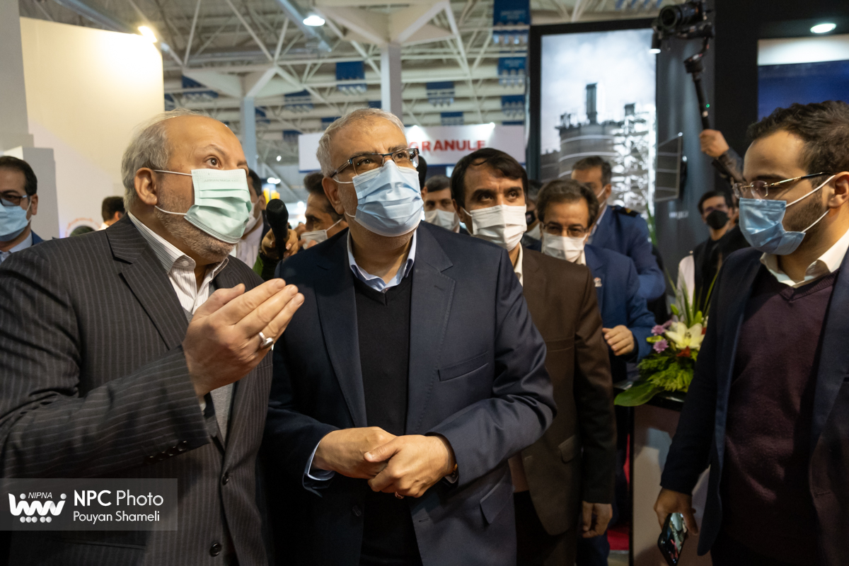 بازدید وزیر نفت از پانزدهمین نمایشگاه بین المللی ایران پلاست (1) 12