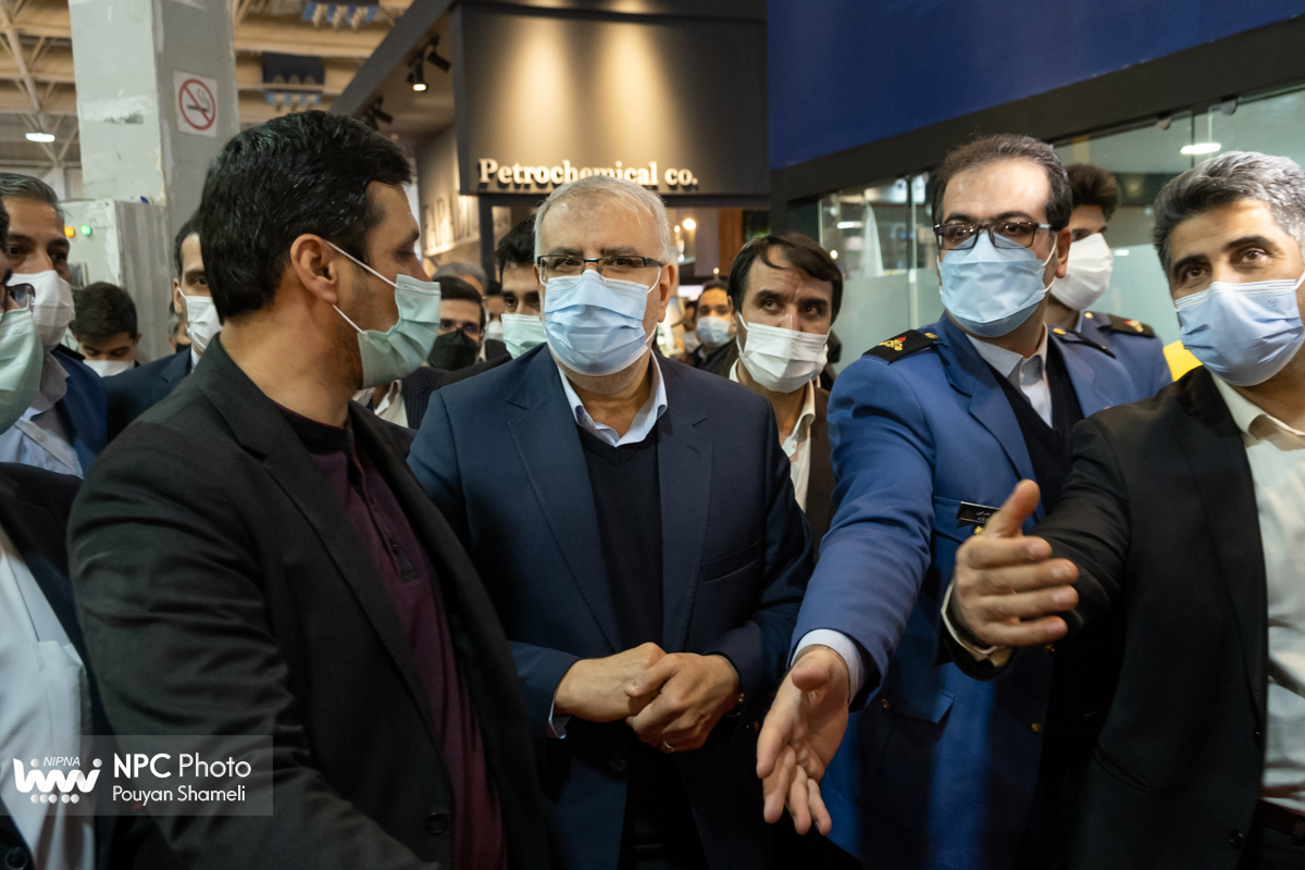 بازدید وزیر نفت از پانزدهمین نمایشگاه بین المللی ایران پلاست (1) 16