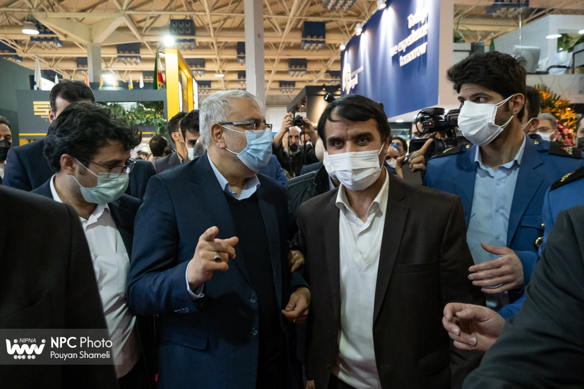 بازدید وزیر نفت از پانزدهمین نمایشگاه بین المللی ایران پلاست (1) 17