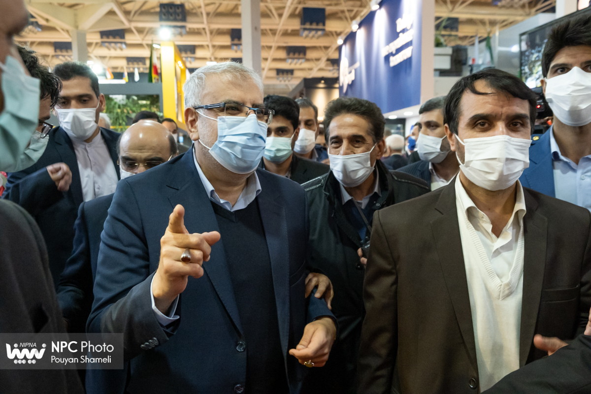 بازدید وزیر نفت از پانزدهمین نمایشگاه بین المللی ایران پلاست (1) 18