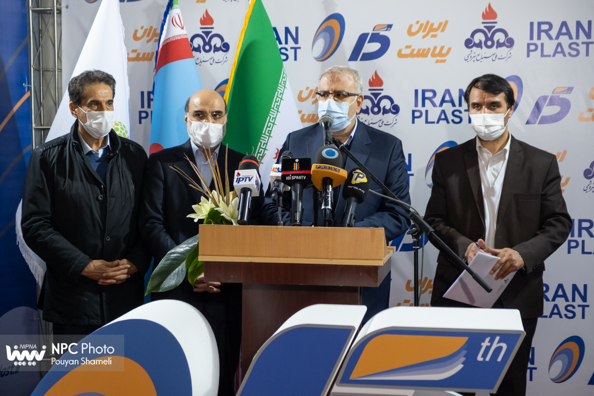 گفت و گوی وزیر نفت با خبرنگاران در پانزدهمین نمایشگاه بین المللی ایران پلاست (1) 1