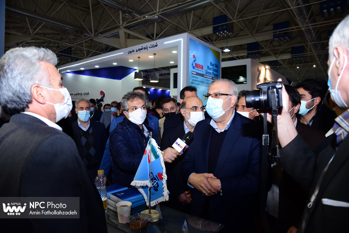 بازدید وزیر نفت از پانزدهمین نمایشگاه بین المللی ایران پلاست (2) 4