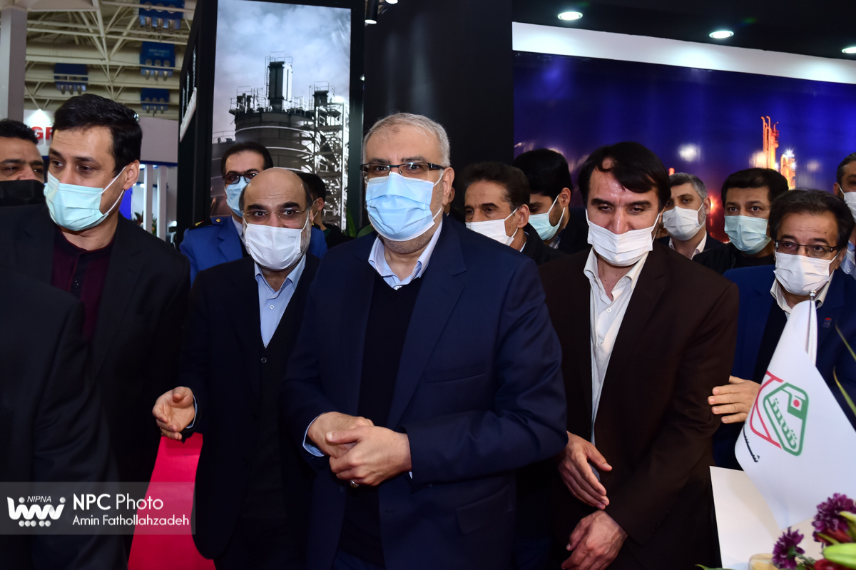 بازدید وزیر نفت از پانزدهمین نمایشگاه بین المللی ایران پلاست (2) 5