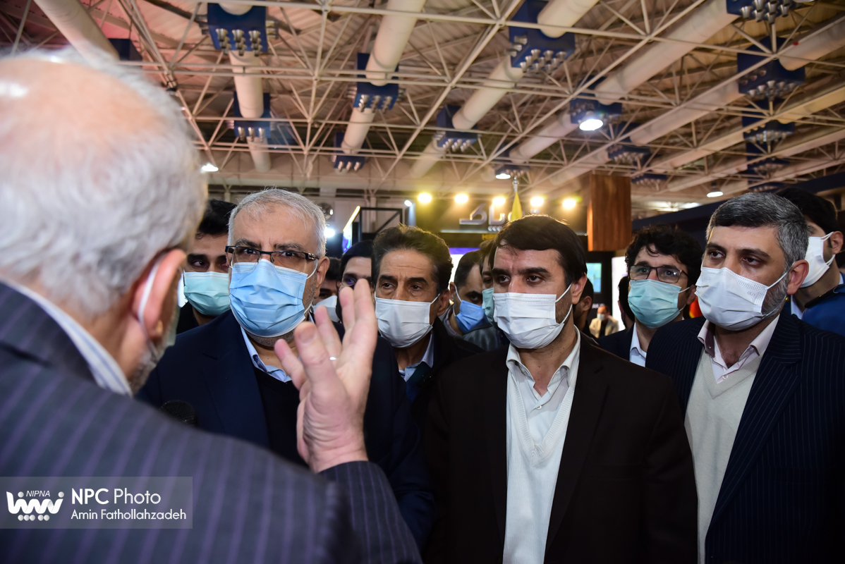 بازدید وزیر نفت از پانزدهمین نمایشگاه بین المللی ایران پلاست (2) 7