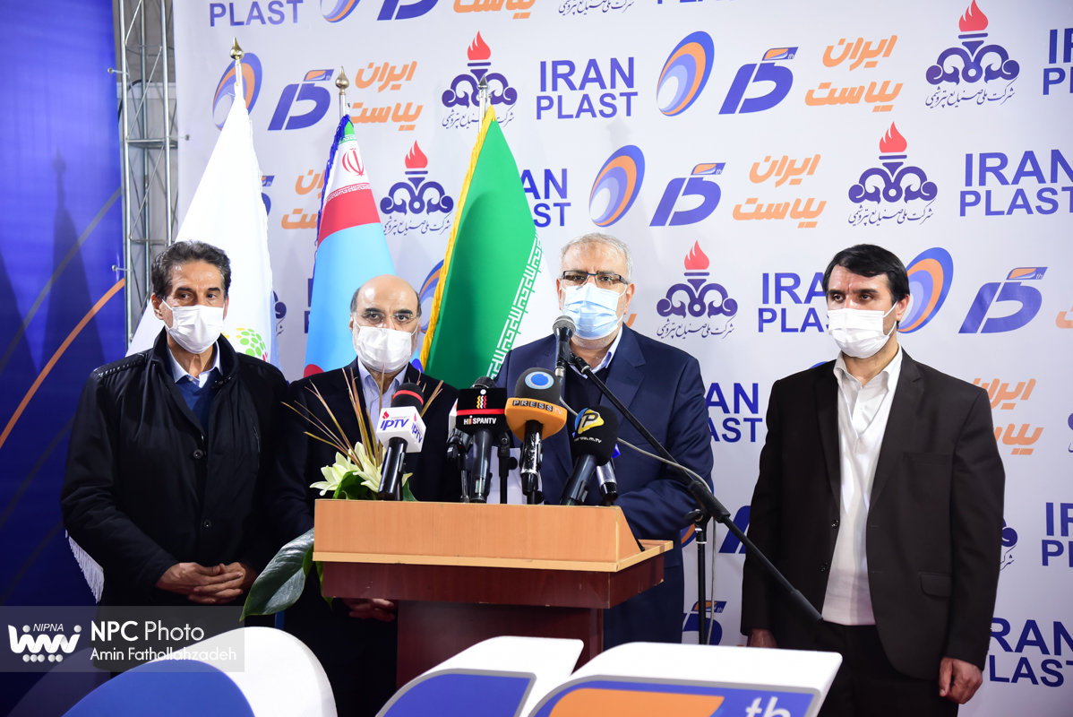 گفت و گوی وزیر نفت با خبرنگاران در پانزدهمین نمایشگاه بین المللی ایران پلاست (2) 2