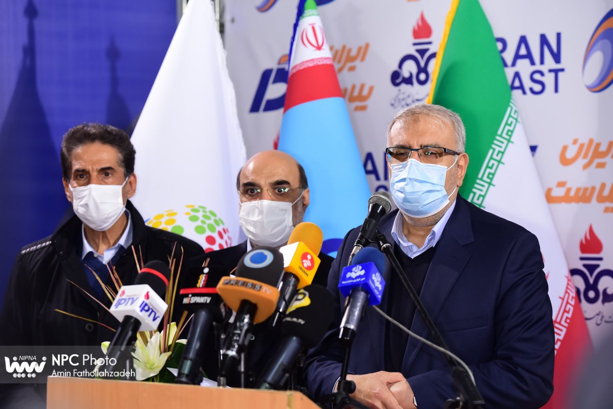 گفت و گوی وزیر نفت با خبرنگاران در پانزدهمین نمایشگاه بین المللی ایران پلاست (2) 6