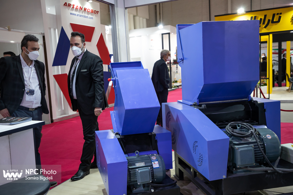 سالن 35 در اولین روز از پانزدهمین نمایشگاه بین المللی ایران پلاست 8