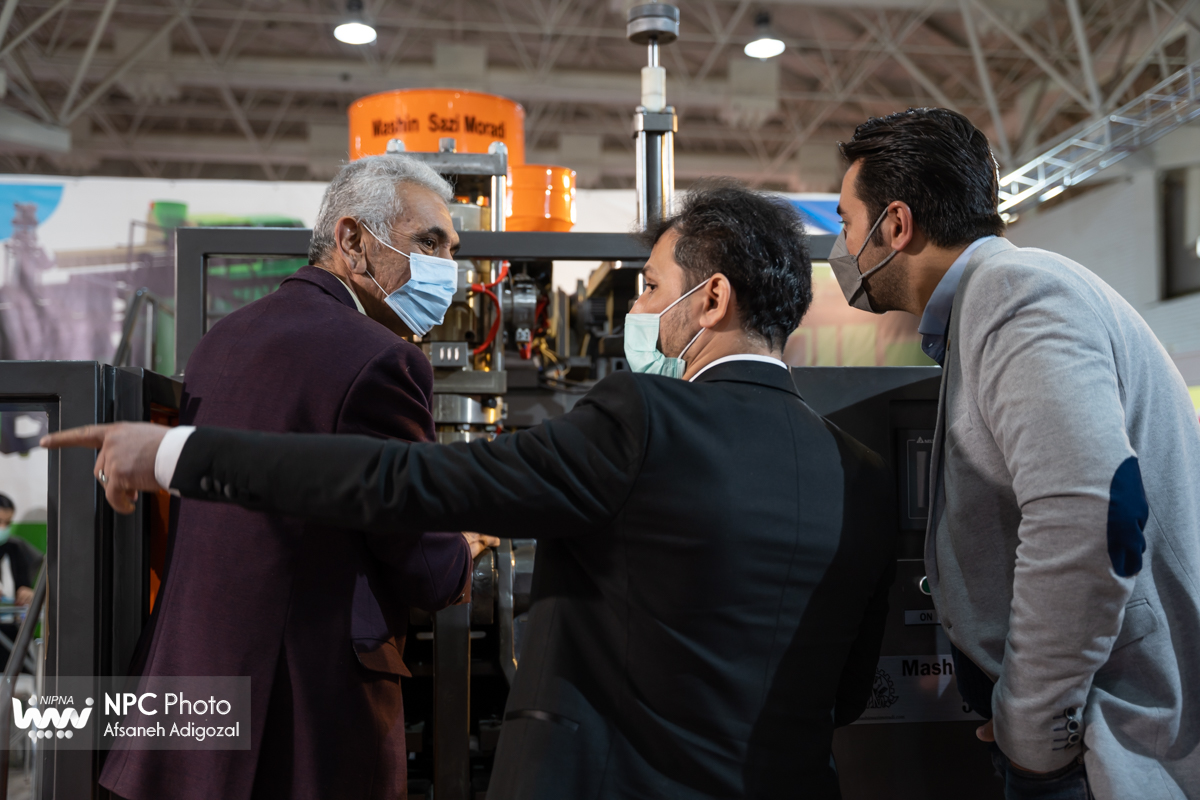 سالن 35 در اولین روز از پانزدهمین نمایشگاه بین المللی ایران پلاست 17