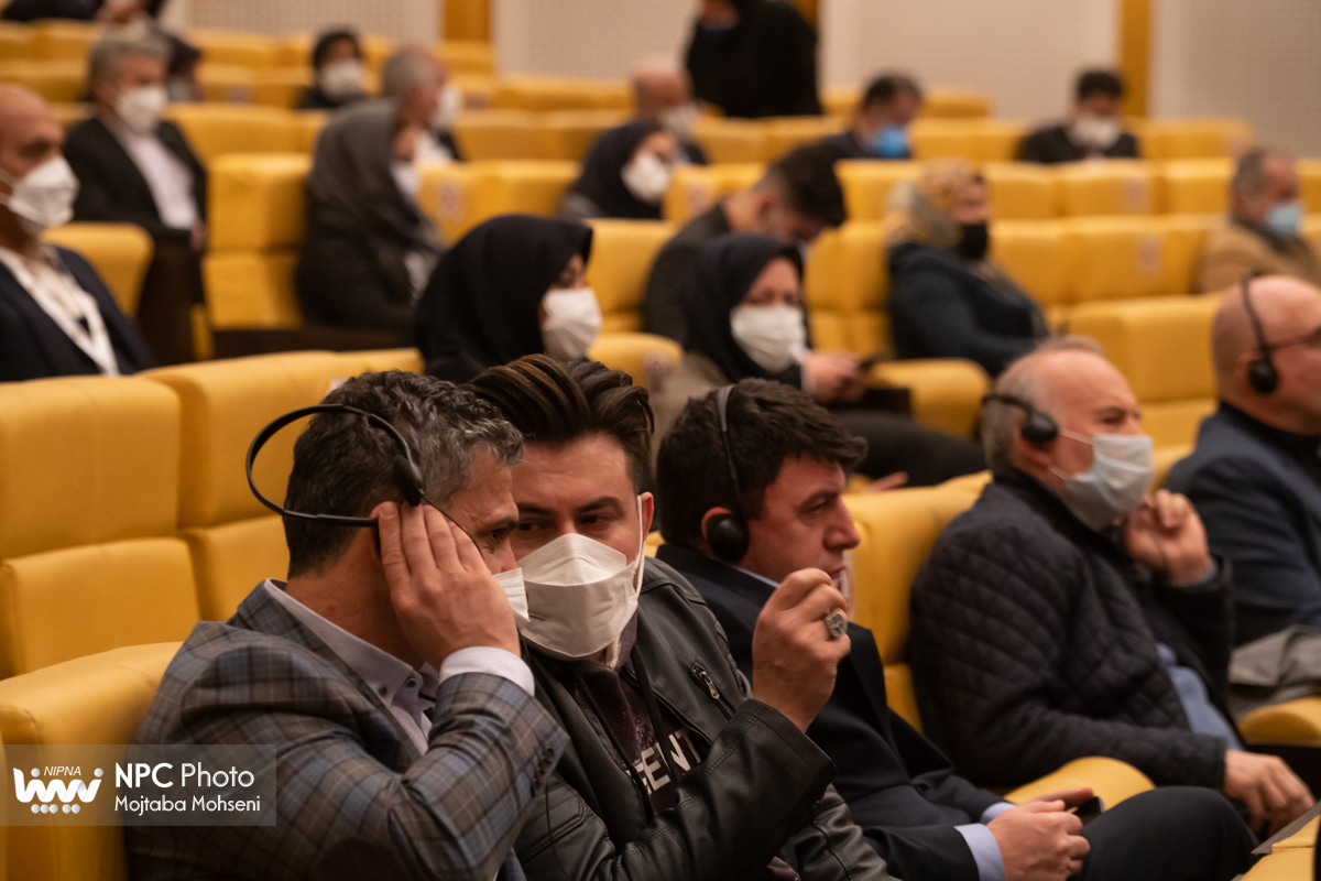 نشست صمیمنانه مدیرعامل شرکت ملی صنایع پتروشیمی با هیئت ها و بازرگانان خارجی  14