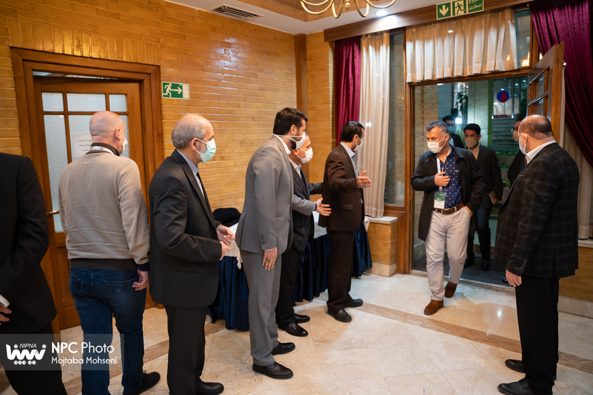 نشست صمیمنانه مدیرعامل شرکت ملی صنایع پتروشیمی با هیئت ها و بازرگانان خارجی  22