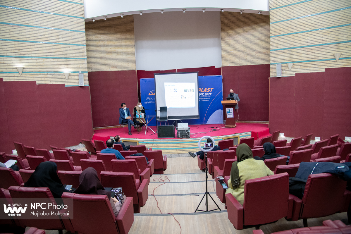 برگزاری نشست های تخصصی در دومین روز از پانزدهمین نمایشگاه بین المللی ایران پلاست 3