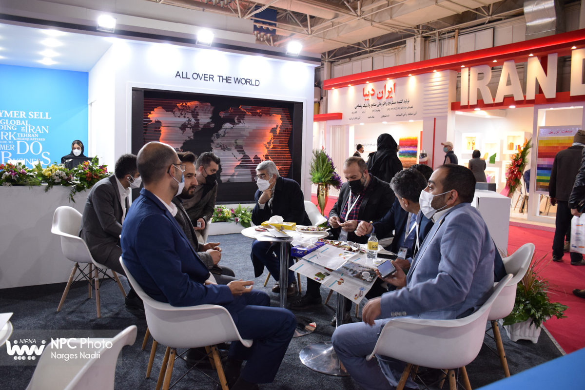 حضور هیئت ها و بازرگانان خارجی در دومین روز از پانزدهمین نمایشگاه بین المللی ایران پلاست 5