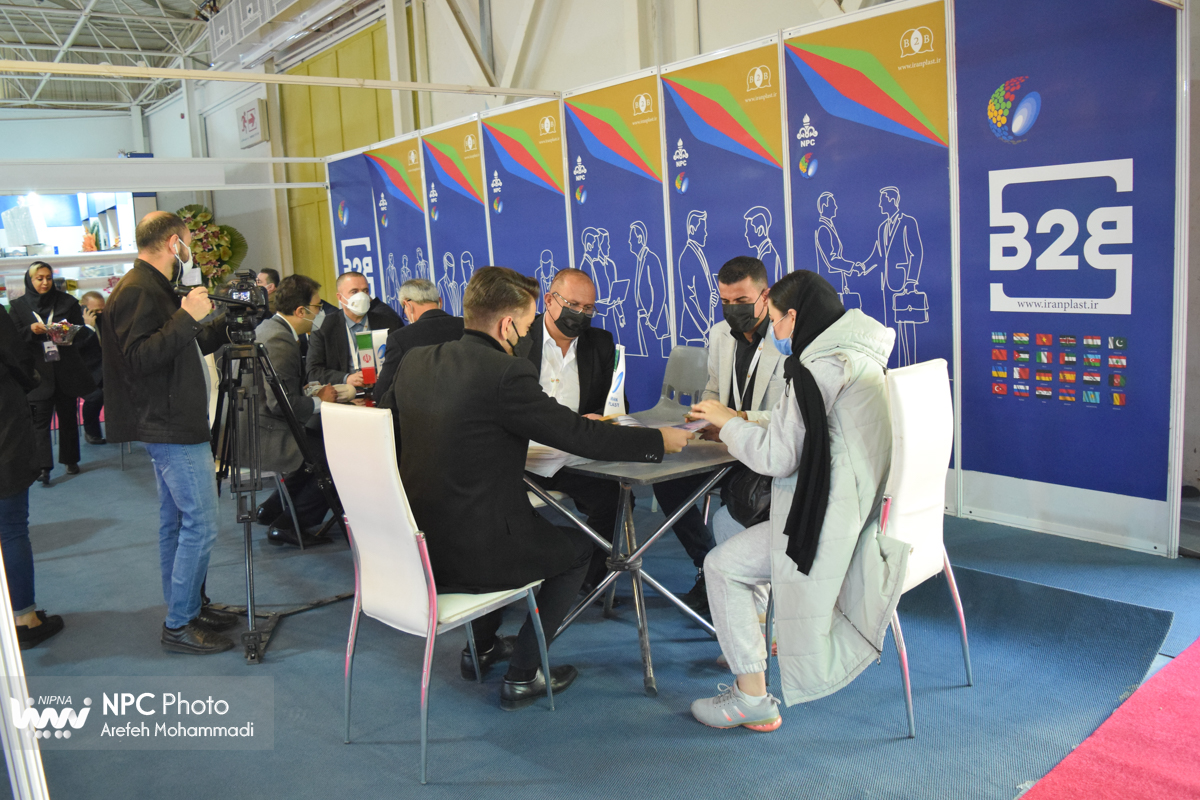 حضور هیئت ها و بازرگانان خارجی در دومین روز از پانزدهمین نمایشگاه بین المللی ایران پلاست 9