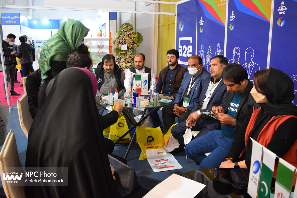 حضور هیئت ها و بازرگانان خارجی در دومین روز از پانزدهمین نمایشگاه بین المللی ایران پلاست 30