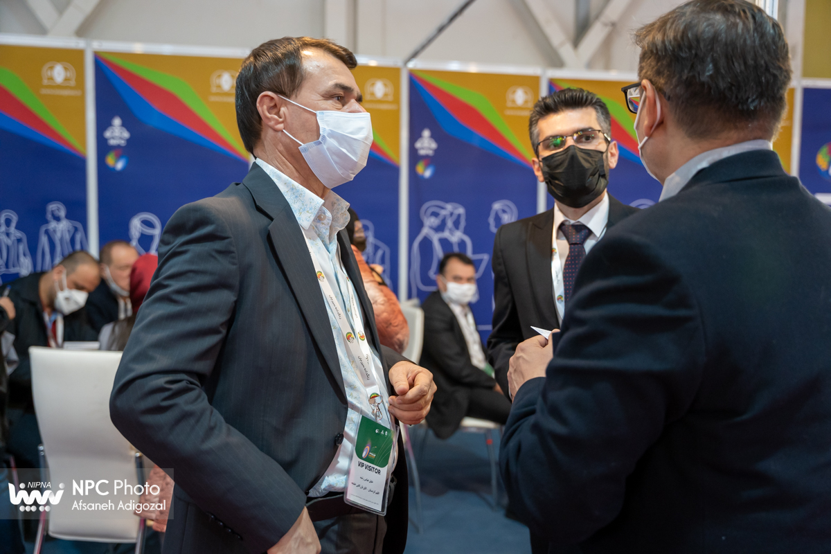 حضور هیئت ها و بازرگانان خارجی در دومین روز از پانزدهمین نمایشگاه بین المللی ایران پلاست 32