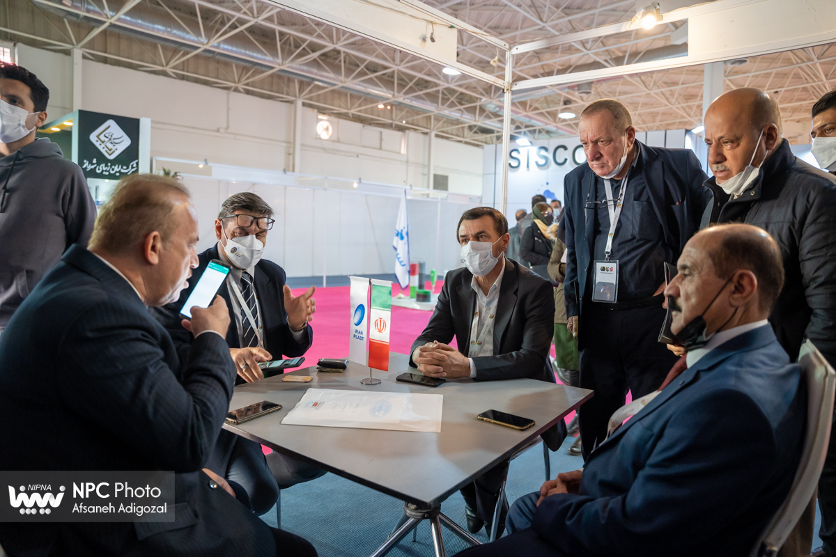 حضور هیئت ها و بازرگانان خارجی در دومین روز از پانزدهمین نمایشگاه بین المللی ایران پلاست 35