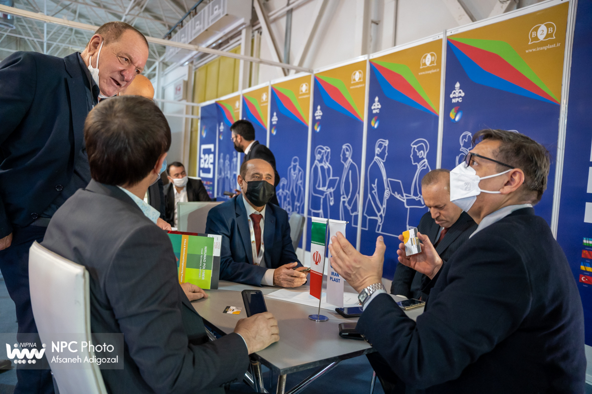 حضور هیئت ها و بازرگانان خارجی در دومین روز از پانزدهمین نمایشگاه بین المللی ایران پلاست 36
