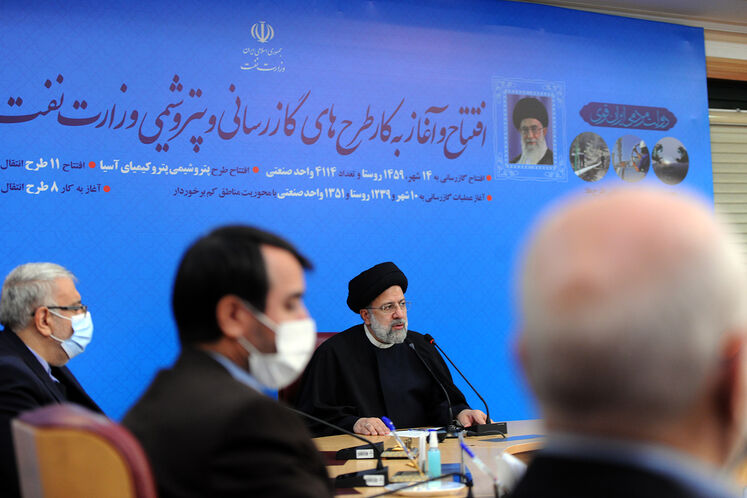 آیین آغاز به‌کار طرح‌های گازرسانی و پتروشیمی 1