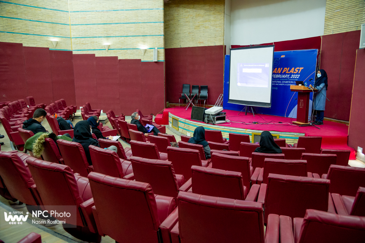 برگزاری نشست های تخصصی در سومین روز از پانزدهمین نمایشگاه بین المللی ایران پلاست 9