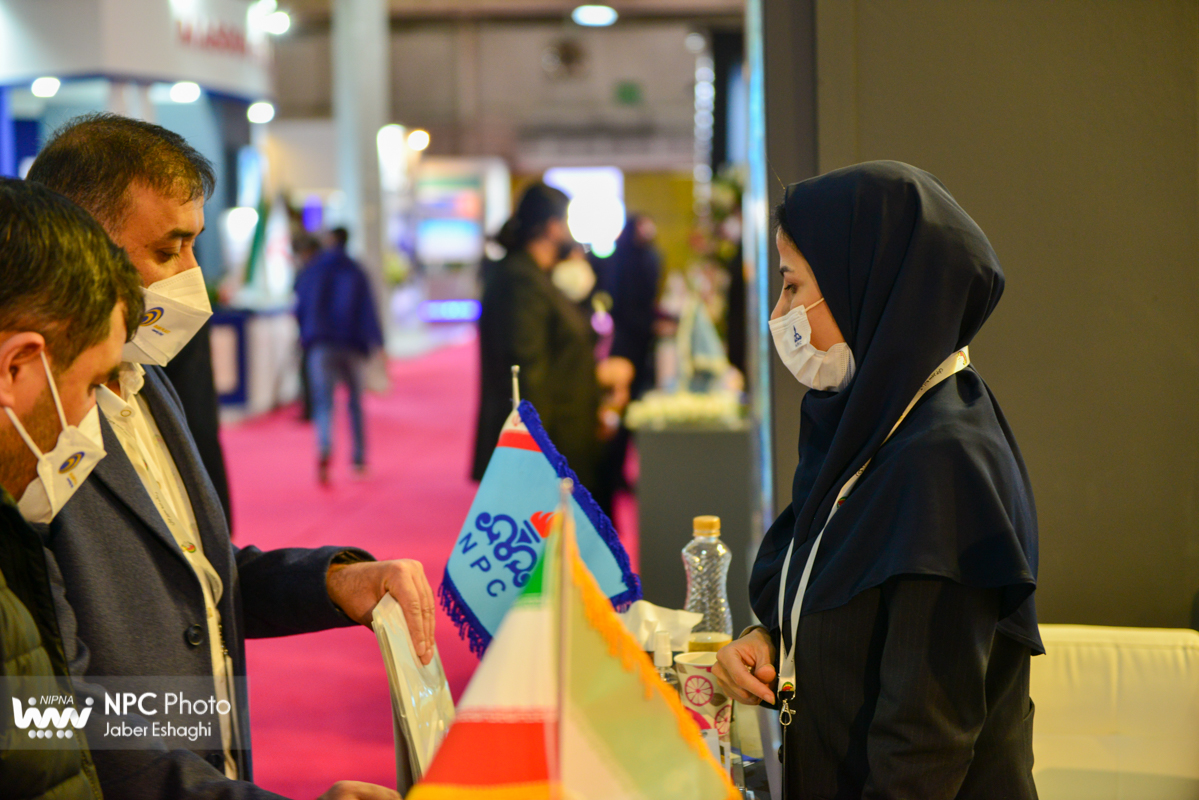 غرفه شرکت ملی صنایع پتروشیمی در سومین روز از پانزدهمین نمایشگاه بین المللی ایران پلاست 34