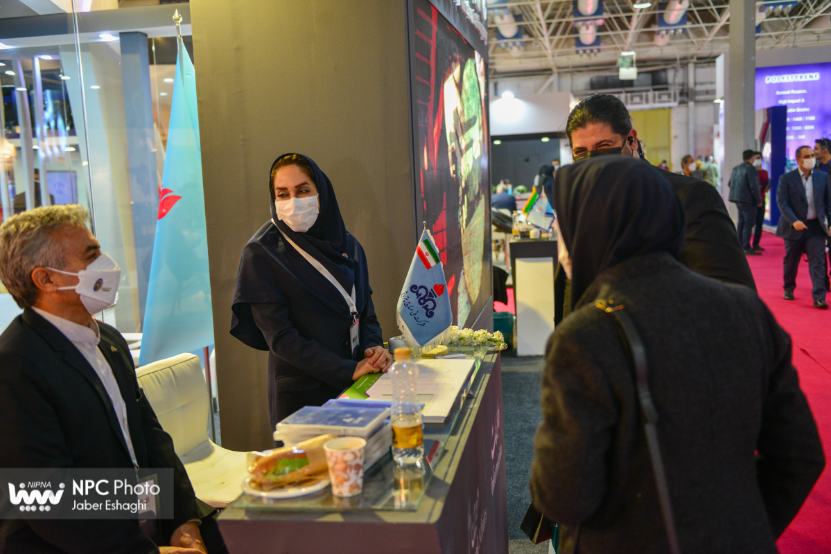 غرفه شرکت ملی صنایع پتروشیمی در سومین روز از پانزدهمین نمایشگاه بین المللی ایران پلاست 36