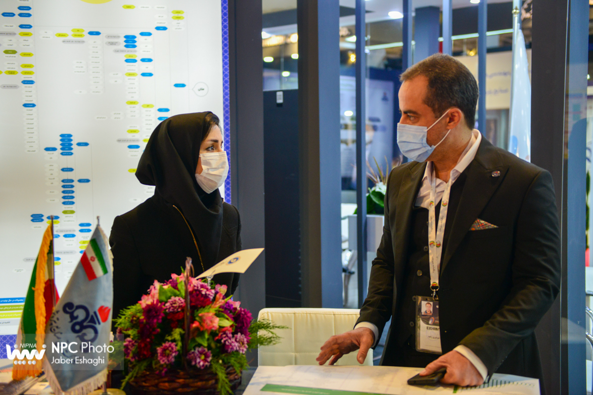 غرفه شرکت ملی صنایع پتروشیمی در سومین روز از پانزدهمین نمایشگاه بین المللی ایران پلاست 38