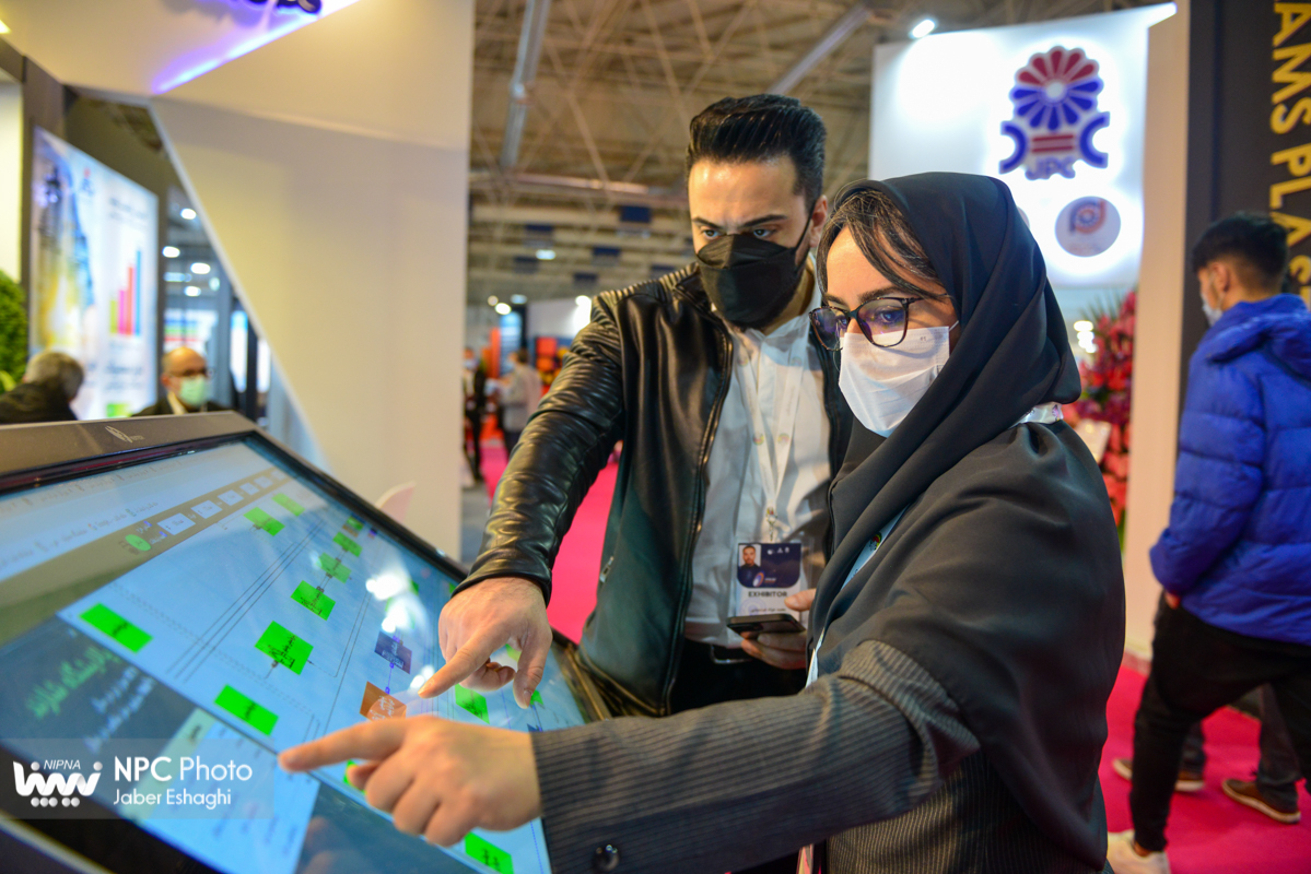 غرفه شرکت ملی صنایع پتروشیمی در سومین روز از پانزدهمین نمایشگاه بین المللی ایران پلاست 44