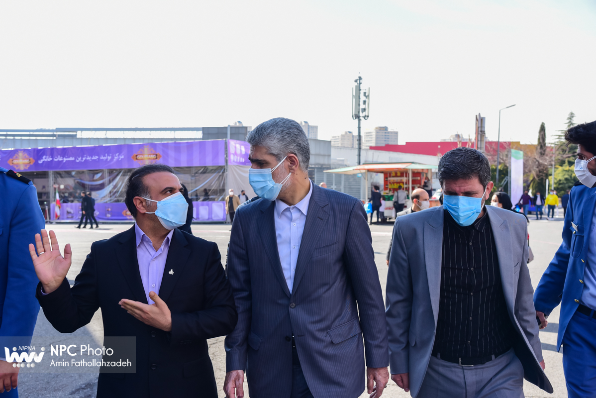 بازدید رئیس هیئت‌رئیسه صندوق‌های بازنشستگی صنعت نفت از پانزدهمین نمایشگاه بین المللی ایران پلاست 3