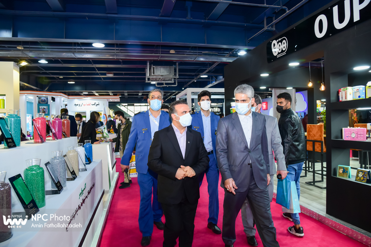 بازدید رئیس هیئت‌رئیسه صندوق‌های بازنشستگی صنعت نفت از پانزدهمین نمایشگاه بین المللی ایران پلاست 6