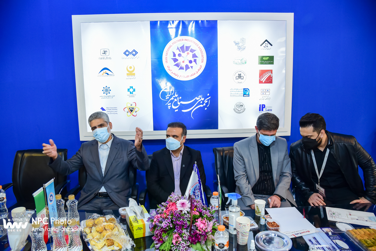 بازدید رئیس هیئت‌رئیسه صندوق‌های بازنشستگی صنعت نفت از پانزدهمین نمایشگاه بین المللی ایران پلاست 7