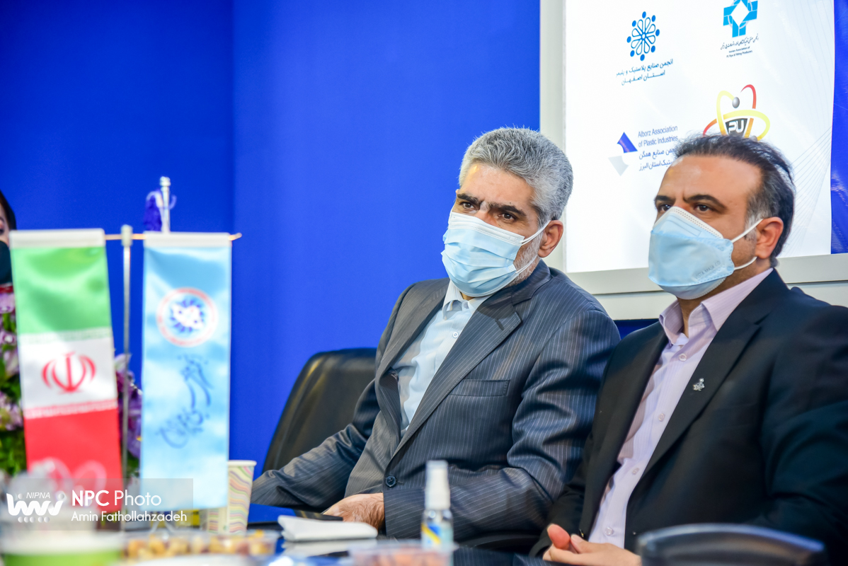 بازدید رئیس هیئت‌رئیسه صندوق‌های بازنشستگی صنعت نفت از پانزدهمین نمایشگاه بین المللی ایران پلاست 8