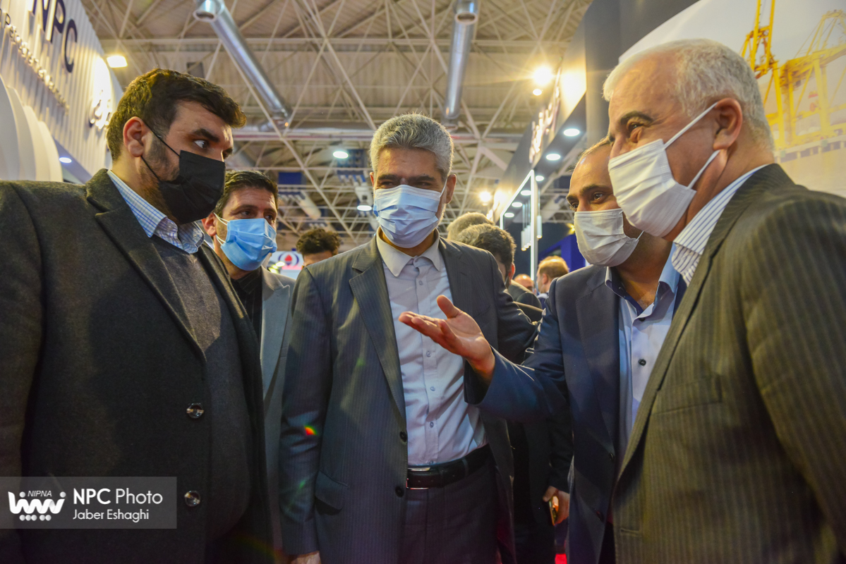 بازدید رئیس هیئت‌رئیسه صندوق‌های بازنشستگی صنعت نفت از پانزدهمین نمایشگاه بین المللی ایران پلاست 9