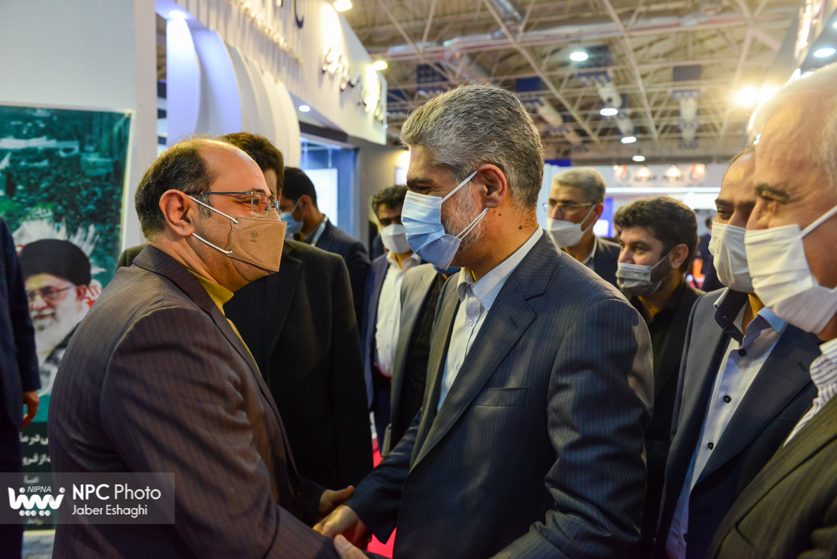 بازدید رئیس هیئت‌رئیسه صندوق‌های بازنشستگی صنعت نفت از پانزدهمین نمایشگاه بین المللی ایران پلاست 10