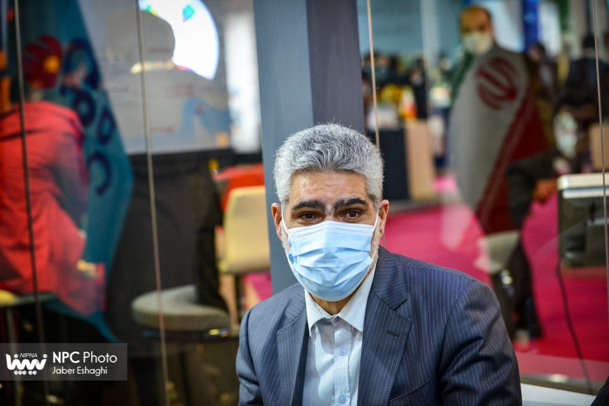 بازدید رئیس هیئت‌رئیسه صندوق‌های بازنشستگی صنعت نفت از پانزدهمین نمایشگاه بین المللی ایران پلاست 11