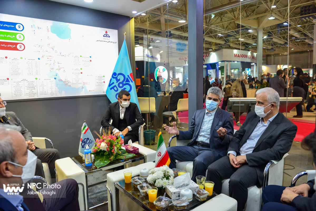 بازدید رئیس هیئت‌رئیسه صندوق‌های بازنشستگی صنعت نفت از پانزدهمین نمایشگاه بین المللی ایران پلاست 12