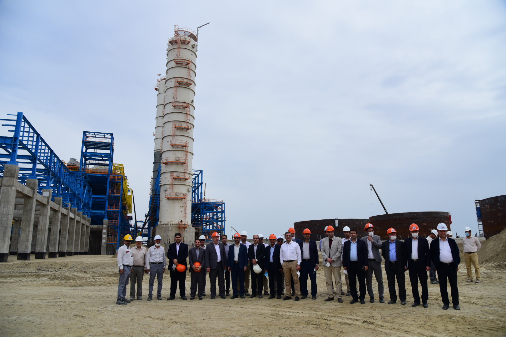 معاون وزیر نفت و مدیرعامل شرکت ملی صنایع پتروشیمی با سفر به چابهار از شهرک پتروشیمی مکران بازدید کرد 5