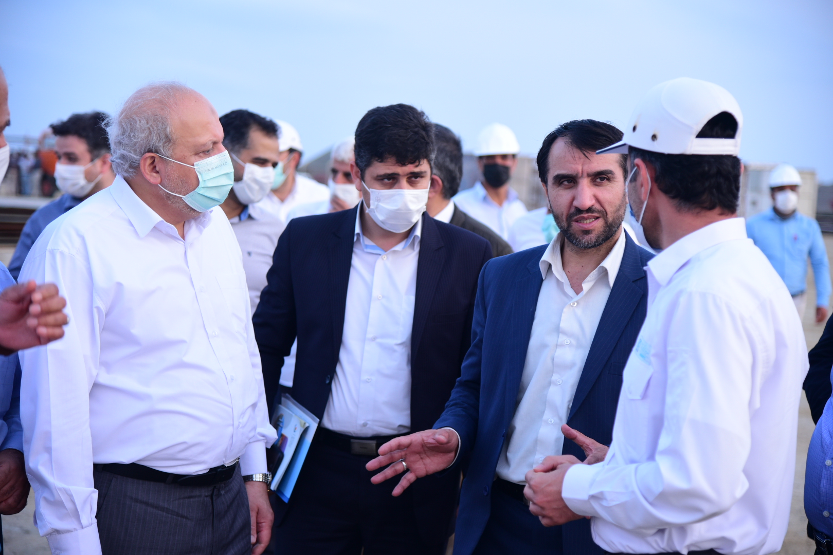 معاون وزیر نفت و مدیرعامل شرکت ملی صنایع پتروشیمی با سفر به چابهار از شهرک پتروشیمی مکران بازدید کرد 9