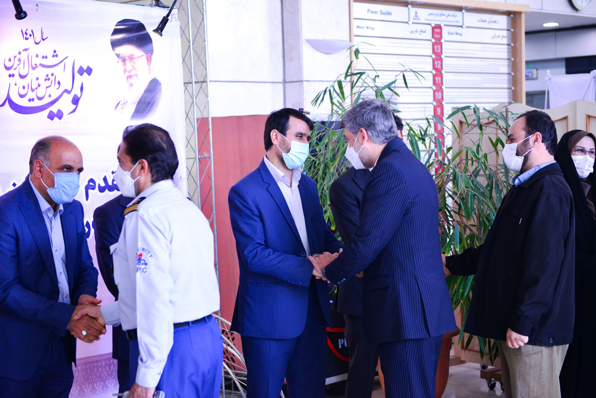 دیدار نوروزی معاون وزیر نفت و مدیر عامل شرکت ملی صنایع پتروشیمی با مدیران و کارکنان صنعت پتروشیمی، صبح امروز یکشنبه (1401/01/14) برگزار شد. 3